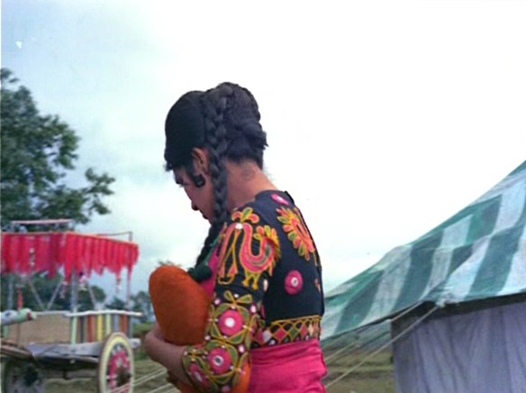 Asha Parekh in Caravan 32