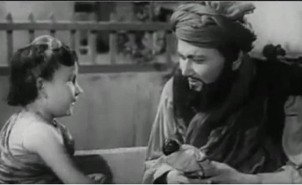 Balraj Sahni befriends a young girl who reminds him of his daughter back home in Afghanistan in Kabuliwala (1961)