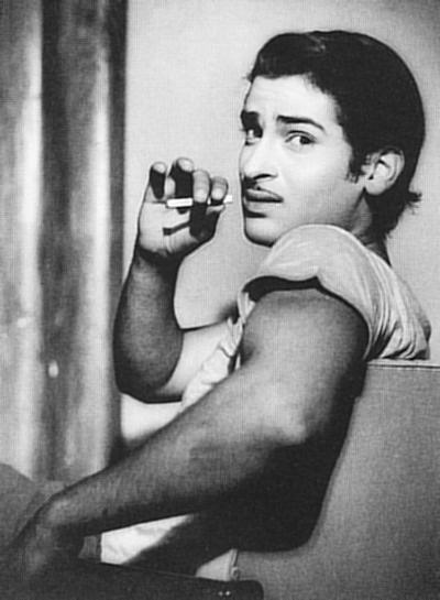 Shammi Kapoor smoking hottie