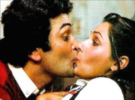 Bobby Rishi Kapoor Dimple kapadia kissing