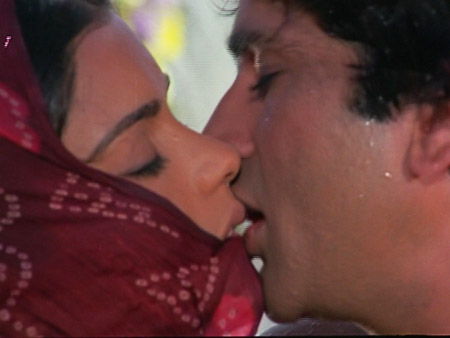 Satyam Shivan Sundaram kiss Shashi Kapoor Zeenat Aman