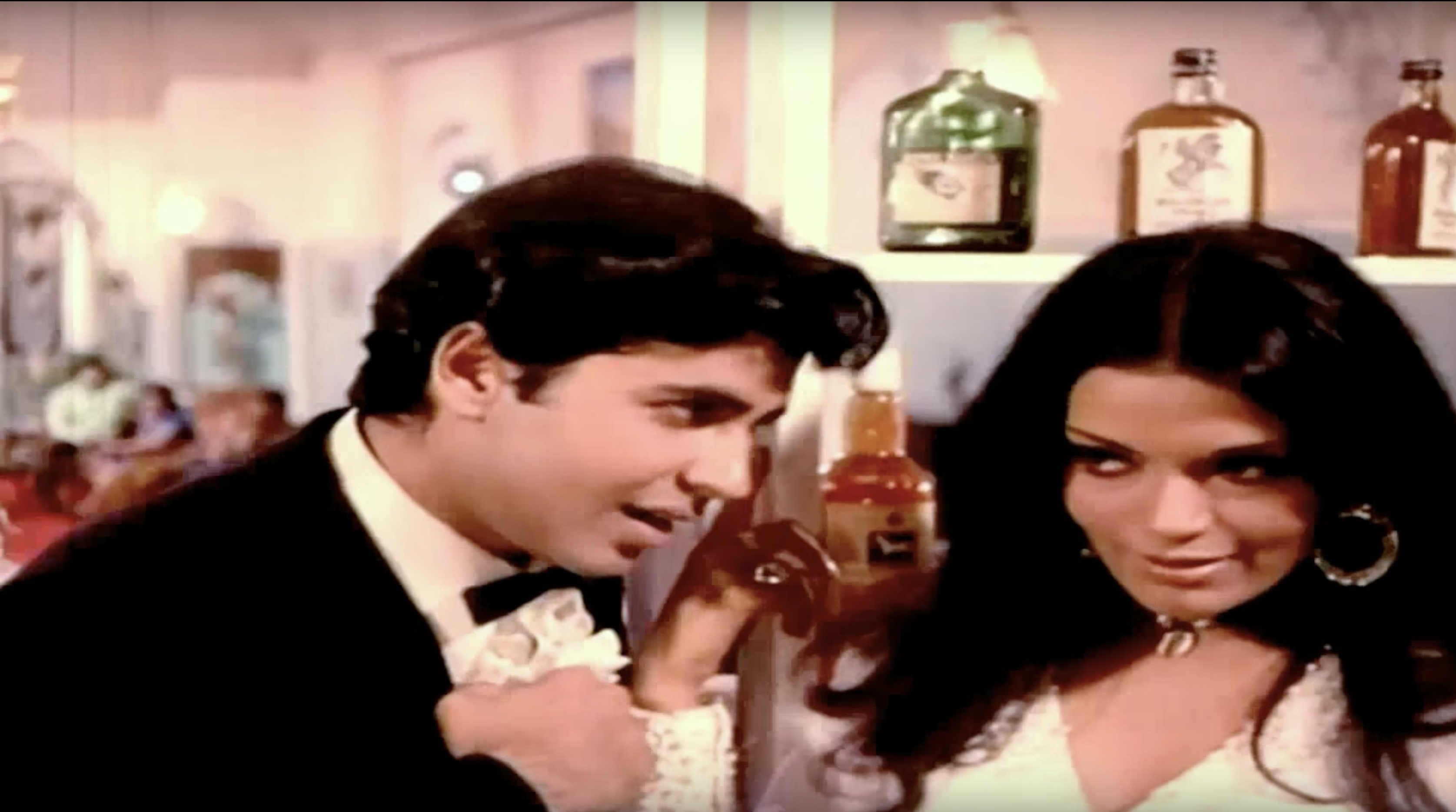 Vijay Arora and Zeenat Aman in Yaadon Ki Baarat.png