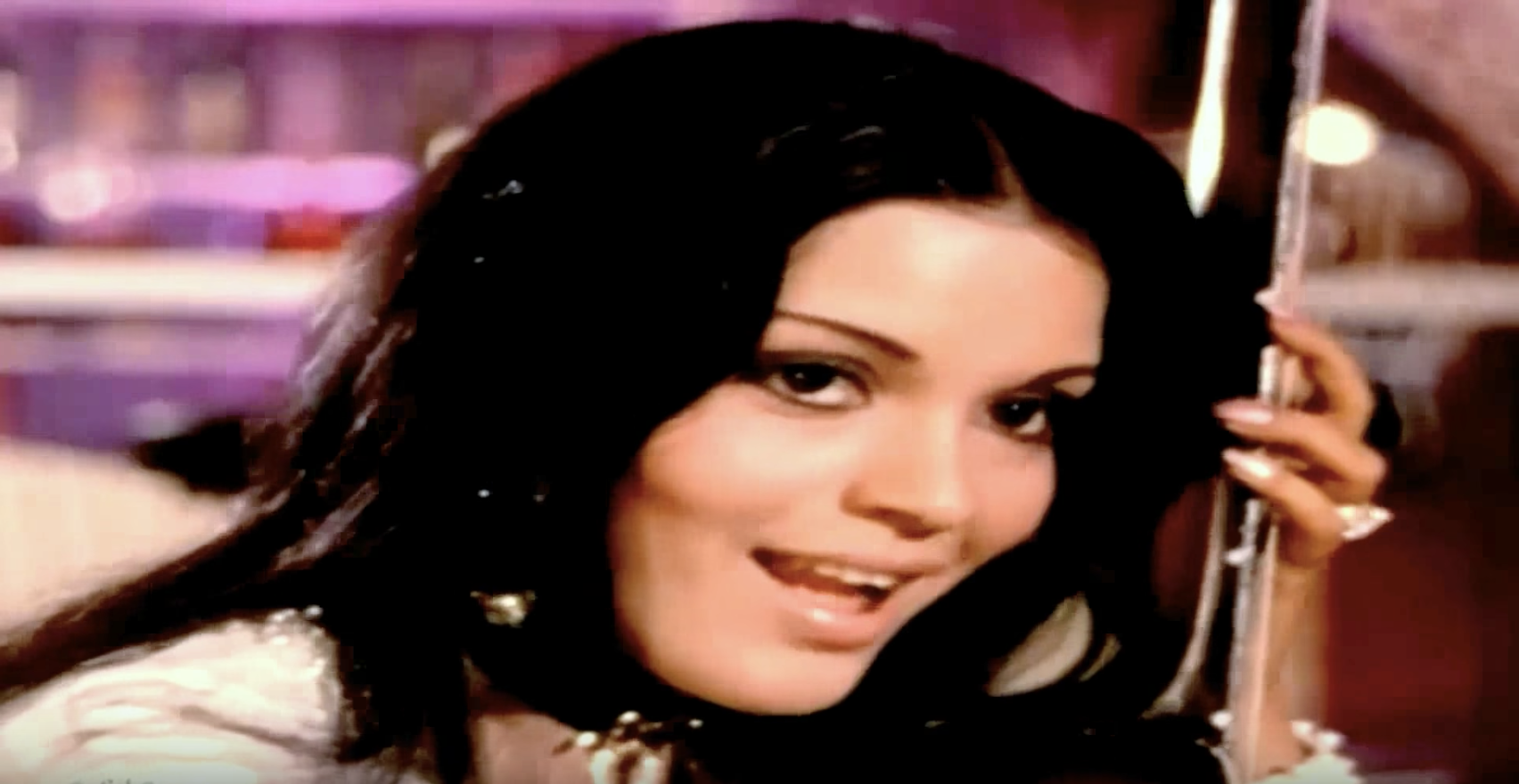 Zeenat Aman pretending to play guitar in Yaadon ki Baraat